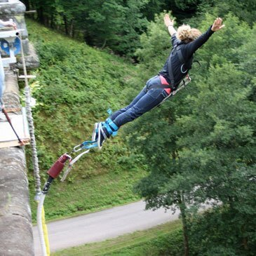 Saut à l'élastique à Auxerre proche Paris — saut à l'élastique à Druyes-les-Belles-Fontaines