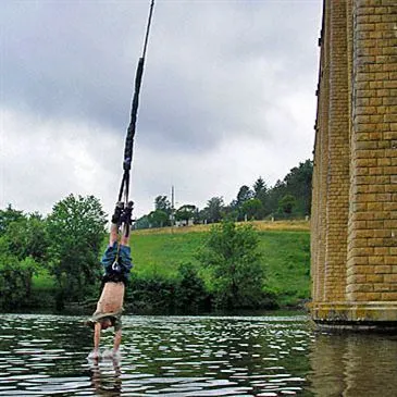 Saut à l'élastique au Viaduc de l’Isle Jourdain près de Poitiers — saut à l'élastique à L'Isle-Jourdain