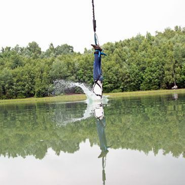 Saut à l'élastique avec touché d'eau à Epinal — saut à l'élastique à Claudon