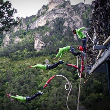 Saut à l'élastique depuis une falaise à Mende — saut à l'élastique à La Malène