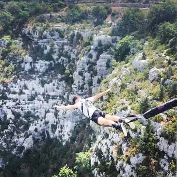 Saut à l’Élastique près d'Aix-en-Provence — saut à l'élastique à Trigance