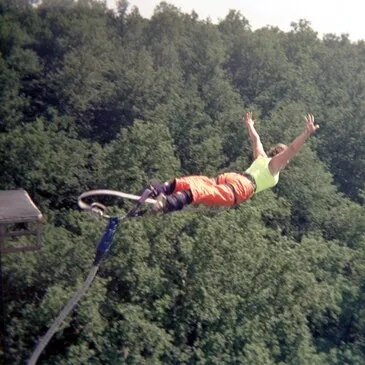Saut à l'Elastique près d'Alençon — saut à l'élastique à Saint-Georges-le-Gaultier