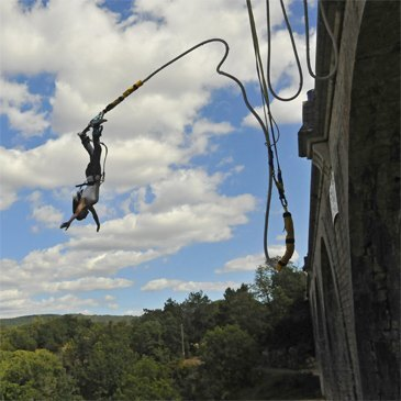 Saut à l'élastique près de Millau — saut à l'élastique à Sainte-Eulalie-de-Cernon