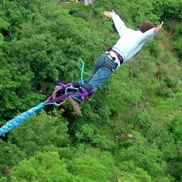 Saut à l'élastique près du Puy en Velay — saut à l'élastique à Le Monastier-sur-Gazeille